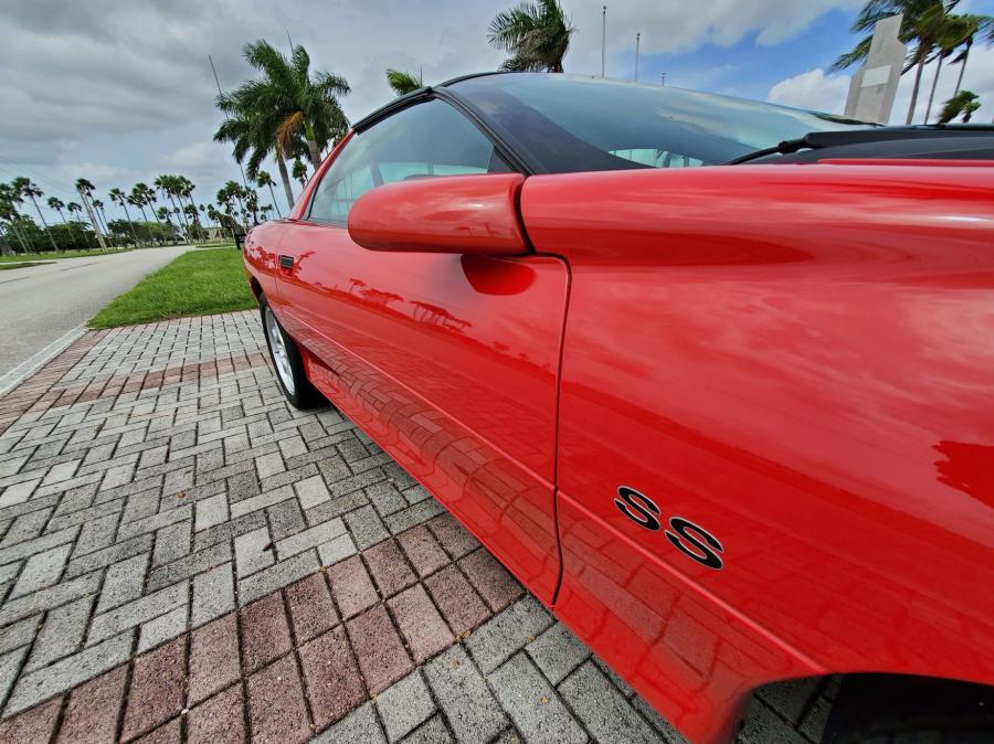 Детали экстерьера Chevrolet Camaro SS (1710) 1996 года  (фото 38 из 101)